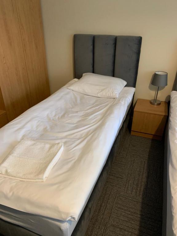 Vesna Rooms MTP - Double Room With Private Bathroom