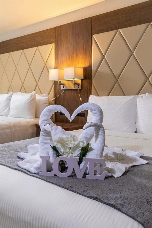 Palazzo Lakeside Hotel - Handicap Royal Double Queen Bed Room HROYQ