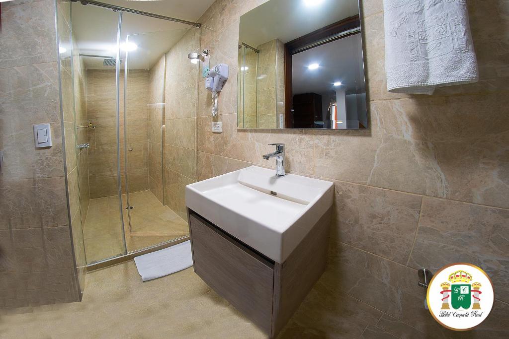 Un baño de Hotel Caquetá Real HSC