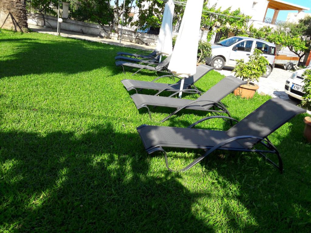 A garden outside Bungalows Niki