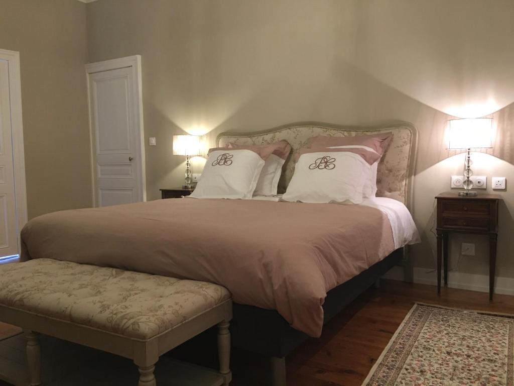 Tempat tidur dalam kamar di Chateau Vary