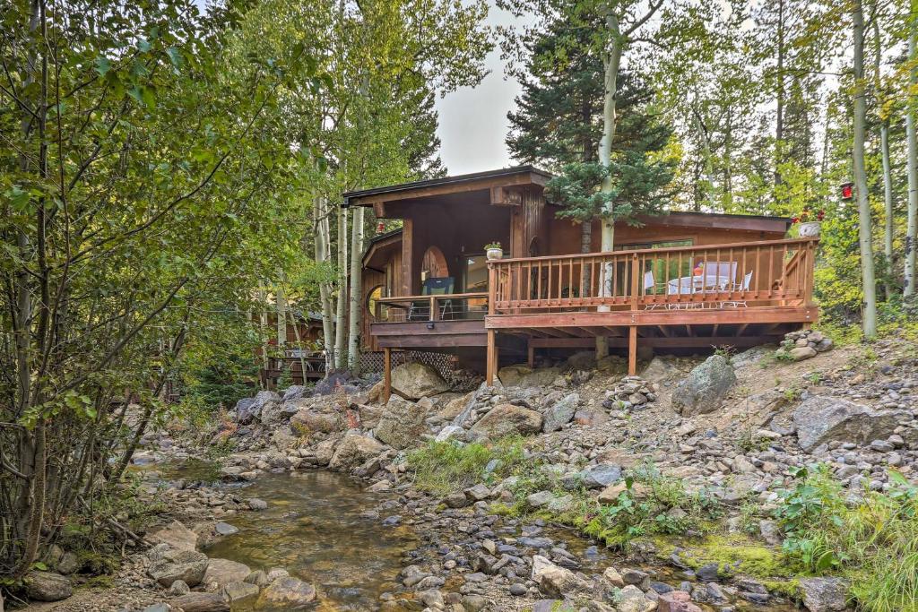 Photo de la galerie de l'établissement A Hobbit Adventure Cabin on Clear Creek, à Black Hawk