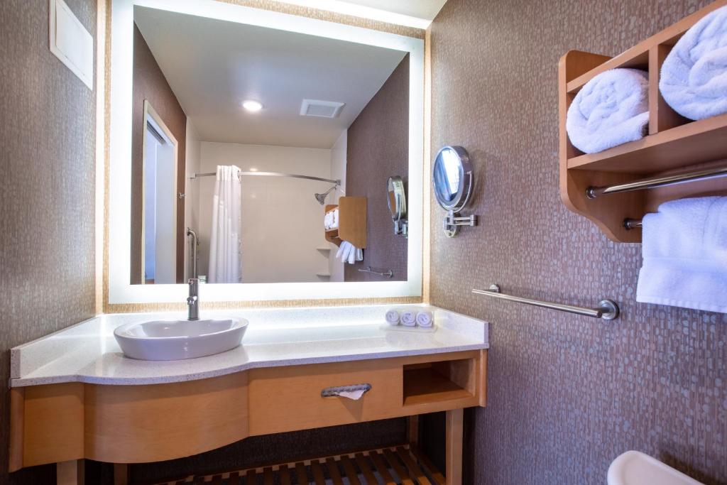 Holiday Inn Express Monterey - Cannery Row, an IHG Hotel - 