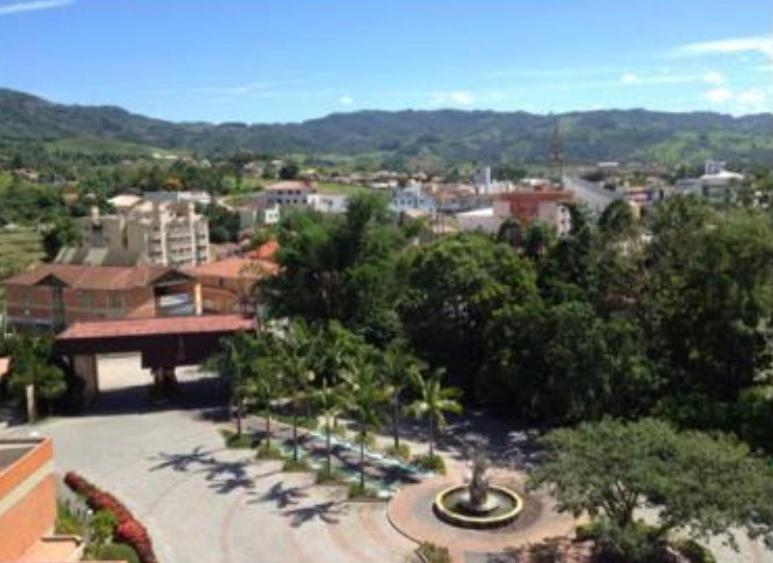  Flats termais em condomínio Apart Hotel de águas termais
