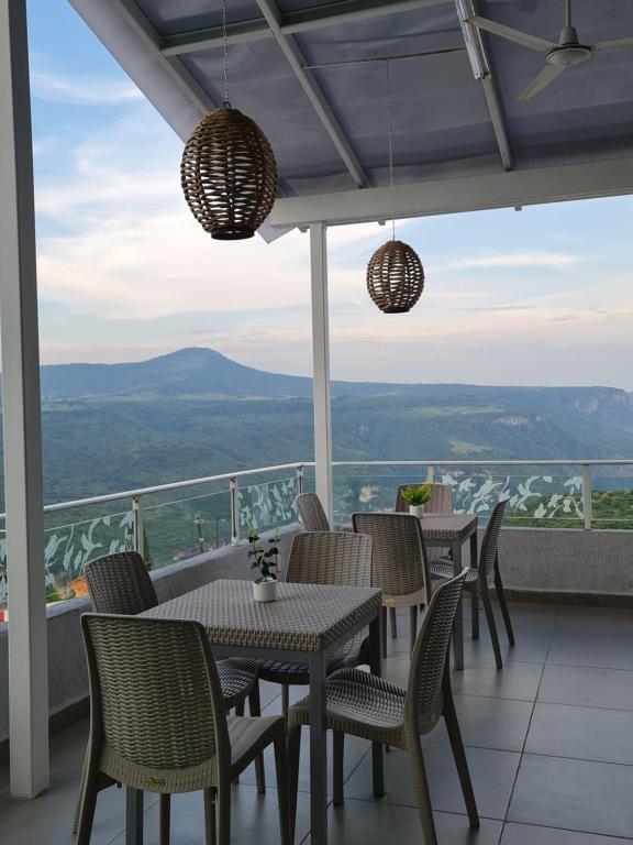 Nespecifikovaný výhled na hory nebo výhled na hory při pohledu z hotelu