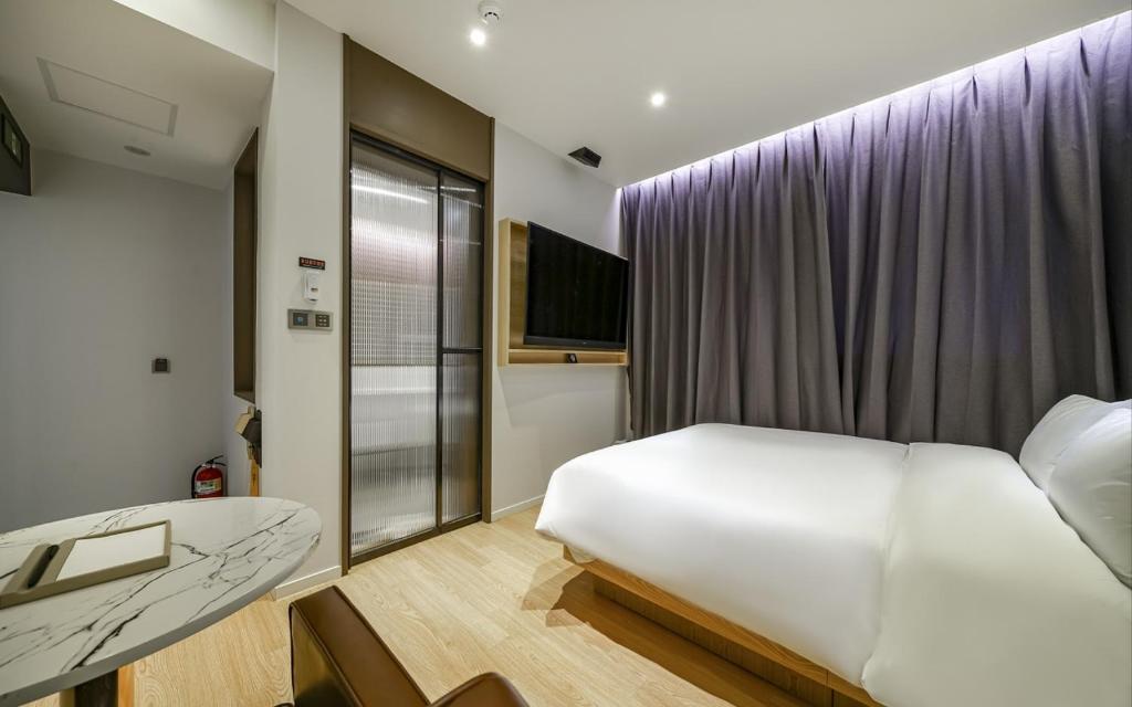 Postel nebo postele na pokoji v ubytování GijangYeonhwari No,25 Hotel