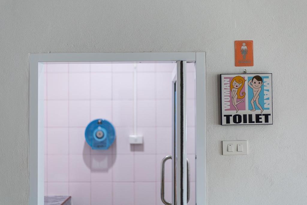 Koupelna v ubytování KritshanaJPR 3 K Hotel