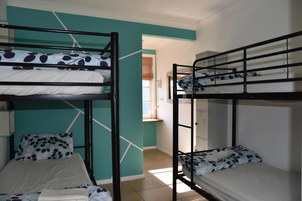 Postel nebo postele na pokoji v ubytování Ozzie Pozzie Backpackers