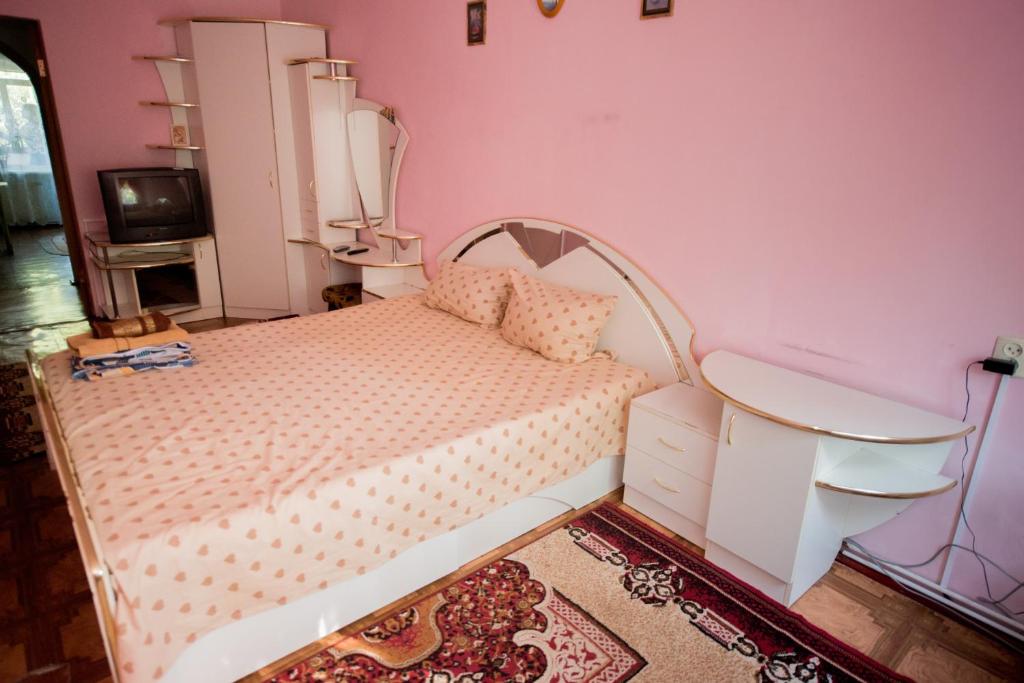 Затишна 2 кімнатна квартира, Тролейбусна - Housity