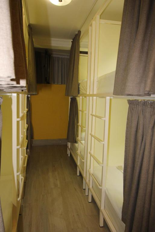Letto o letti a castello in una camera di Hostel Jeal