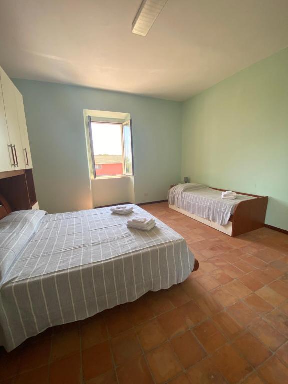 Casale Colle dei Pini - Rooms - Habitación Familiar Con Baño Compartido