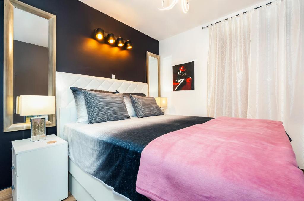 Posteľ alebo postele v izbe v ubytovaní Luxury Apartment KASTELA ANTIKA