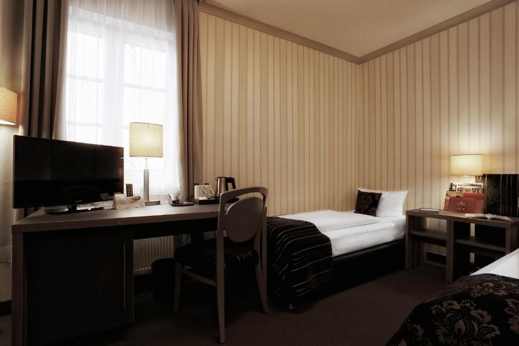 Letto o letti in una camera di Konsumhotel Dorotheenhof Weimar
