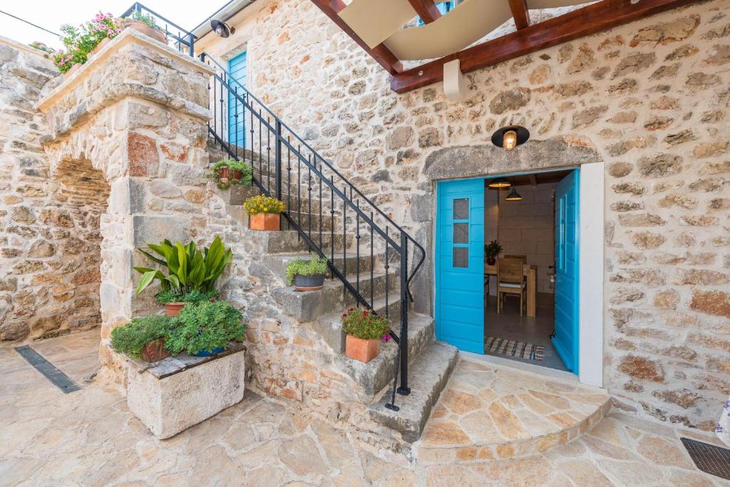 Fotografie z fotogalerie ubytování Holiday Home Lipa Naša v destinaci Neviđane