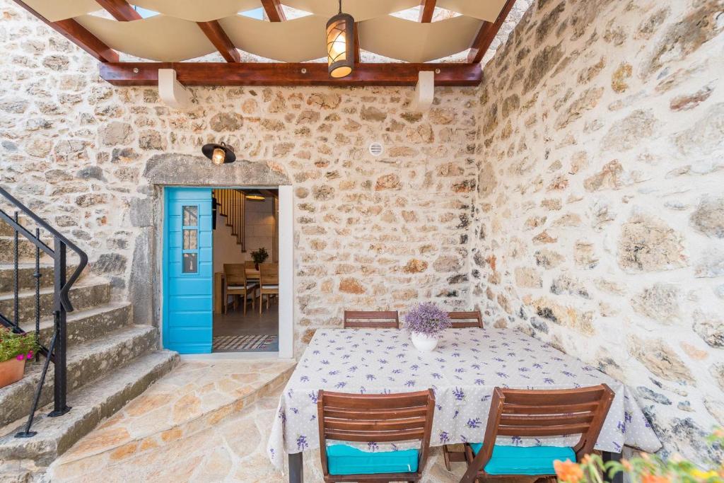 Patio nebo venkovní prostory v ubytování Holiday Home Lipa Naša