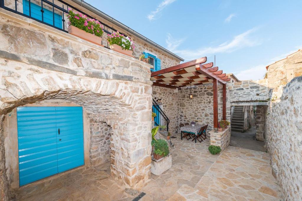 Fotografie z fotogalerie ubytování Holiday Home Lipa Naša v destinaci Neviđane