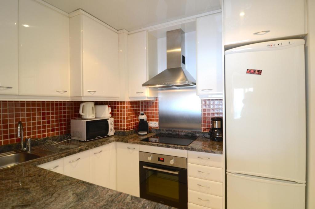 A kitchen or kitchenette at Brises del Mar 3-1
