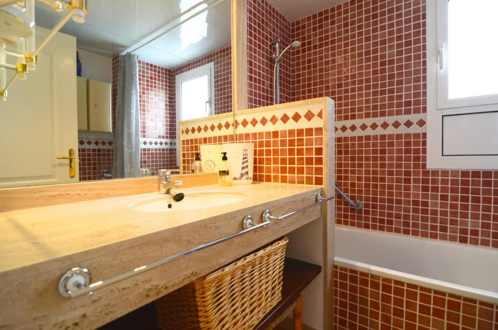 A bathroom at Brises del Mar 3-1