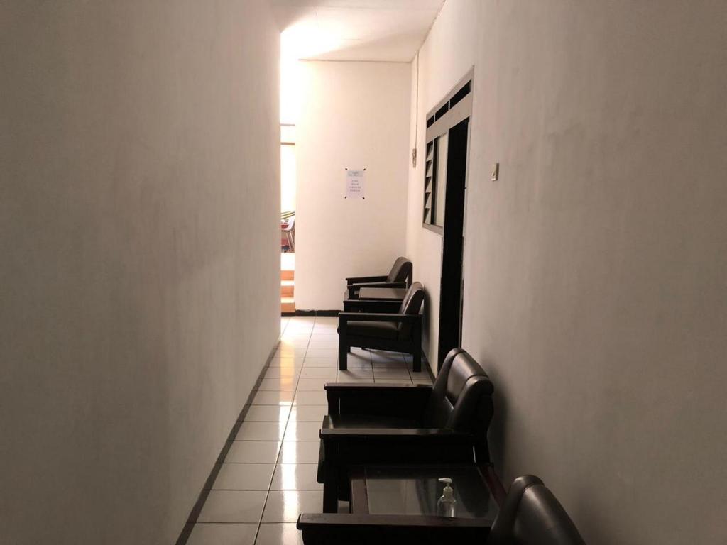 Posezení v ubytování Hotel Baru Inn Batu RedPartner