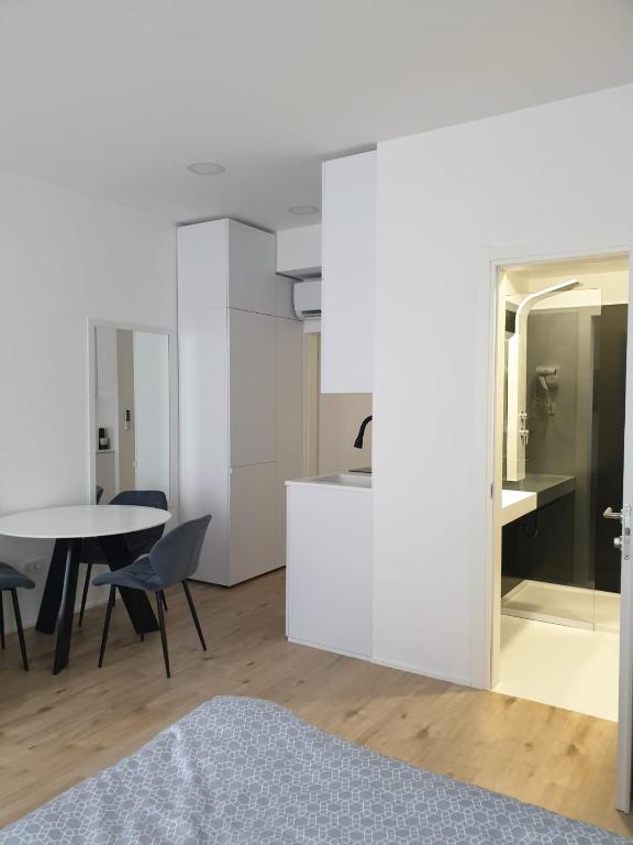 Posteľ alebo postele v izbe v ubytovaní City Center Main Square Apartments Zagreb