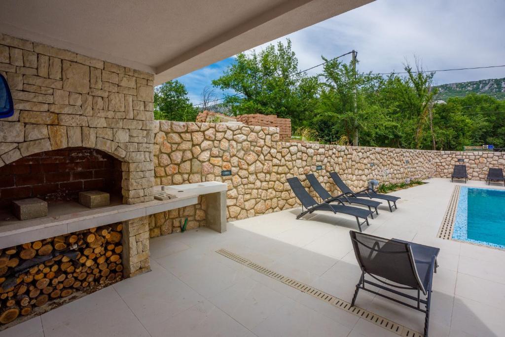 Bazén v ubytování Villa Adry nebo v jeho okolí