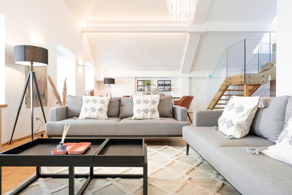 A seating area at Penthouse MaxFux direkt in der Fußgängerzone 130m2