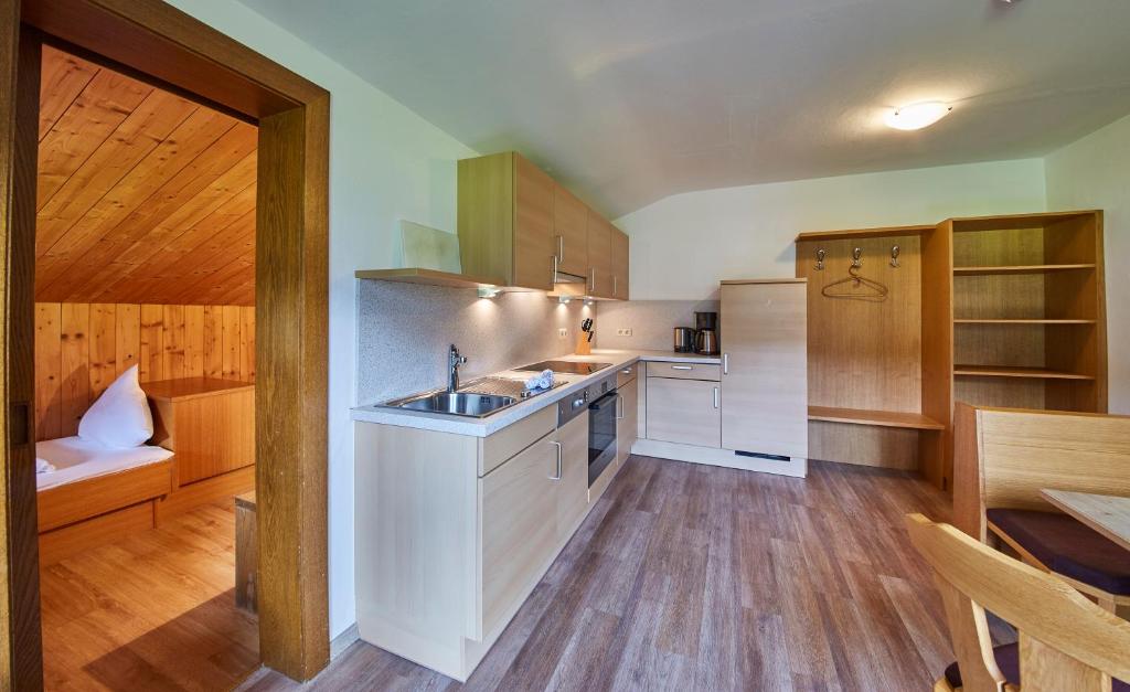 Kuchyň nebo kuchyňský kout v ubytování Appartements Christine
