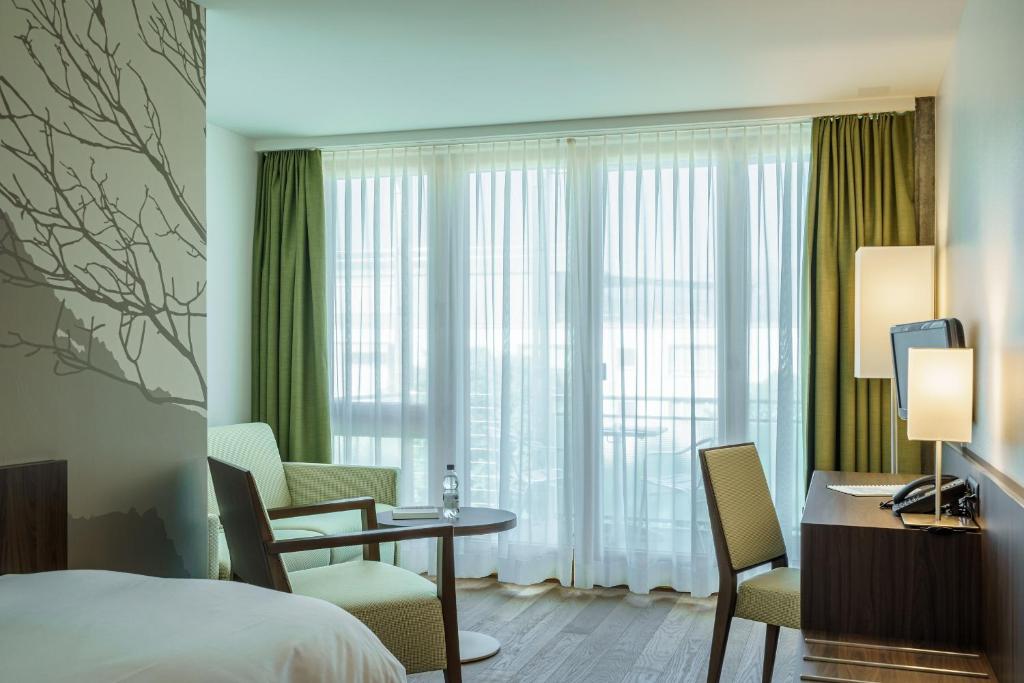 Postel nebo postele na pokoji v ubytování Hotel Artos Interlaken