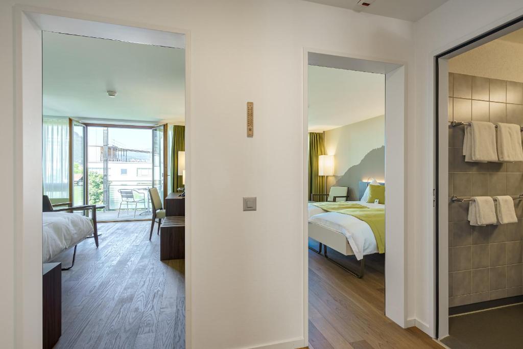 Postel nebo postele na pokoji v ubytování Hotel Artos Interlaken