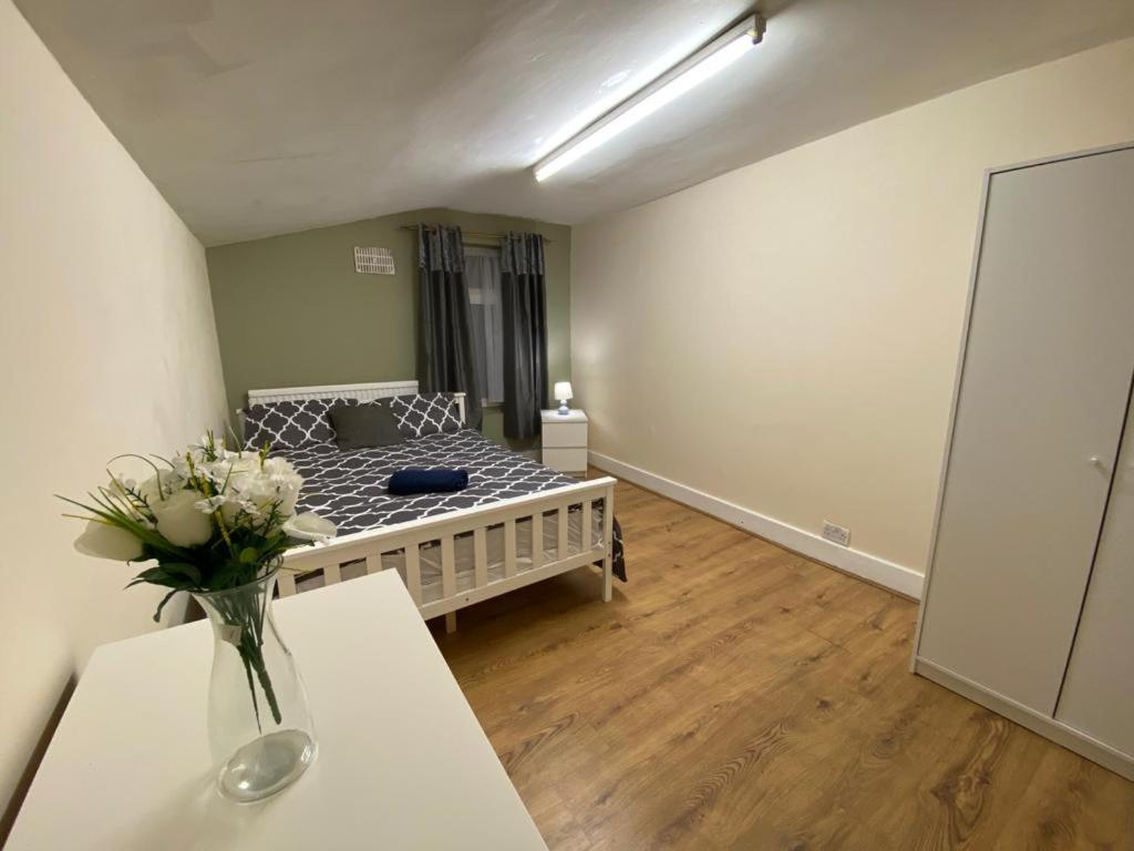 Spacious room near O2 Greenwich and Central London