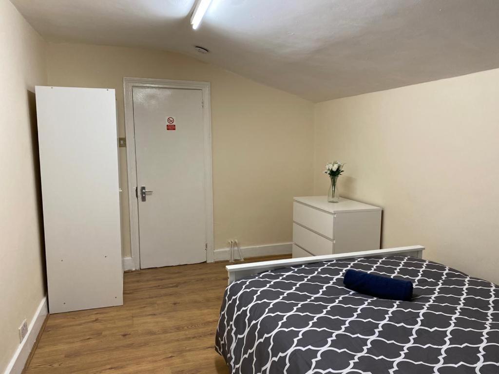 Spacious room near O2 Greenwich and Central London