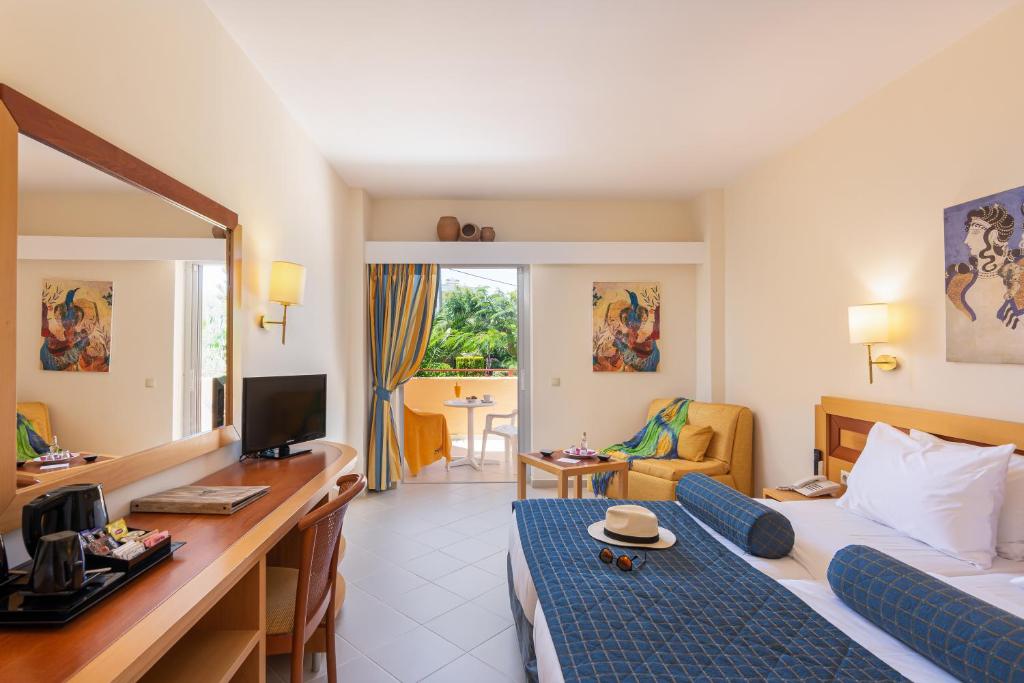 TV a/nebo společenská místnost v ubytování Anissa Beach Hotel