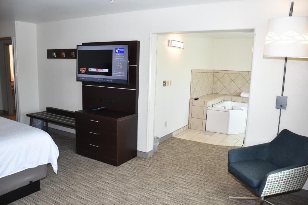 Holiday Inn Express & Suites Evanston by IHG - Suite King