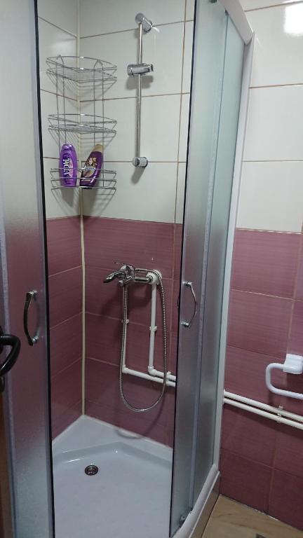 Koupelna v ubytování Apartmani Odmor i Mir