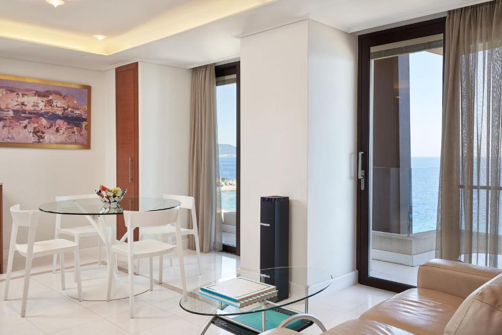 Bellevue On The Beach Suites - 1