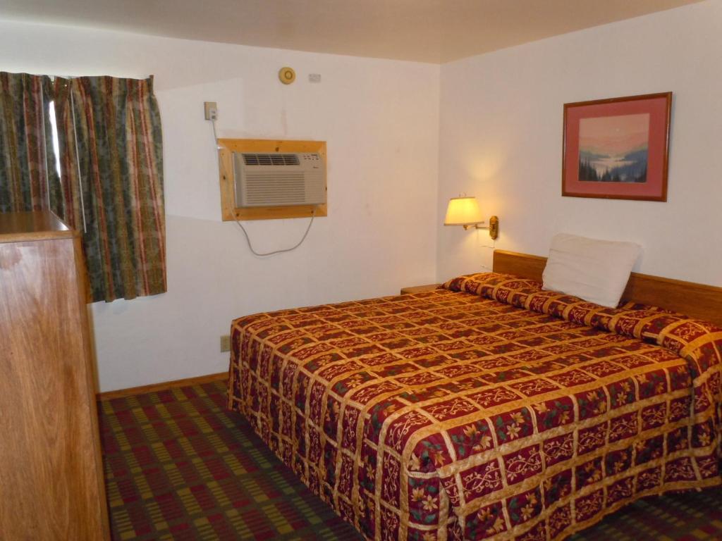 Postel nebo postele na pokoji v ubytování Value Inn
