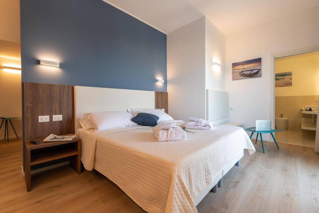 Postel nebo postele na pokoji v ubytování Hotel Mondial