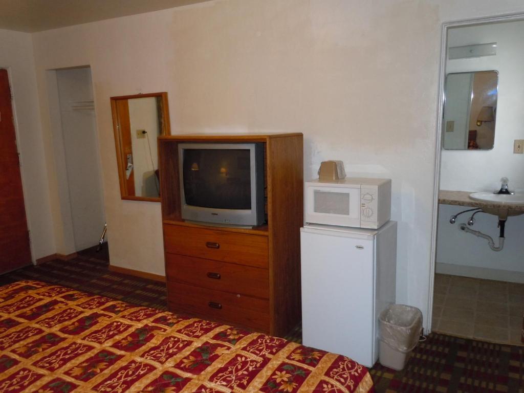 TV a/nebo společenská místnost v ubytování Value Inn