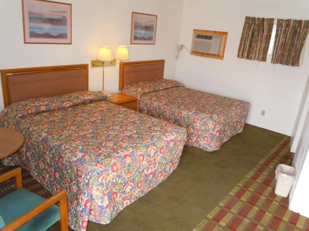 Postel nebo postele na pokoji v ubytování Value Inn