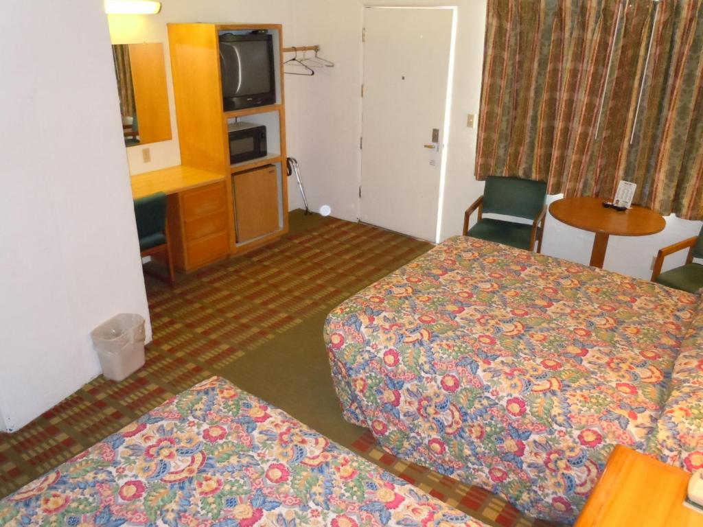 Kuchyň nebo kuchyňský kout v ubytování Value Inn