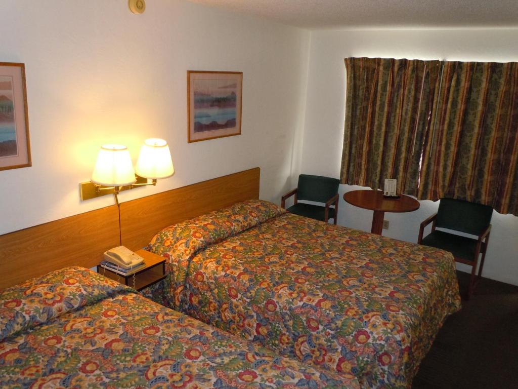 Postel nebo postele na pokoji v ubytování Value Inn