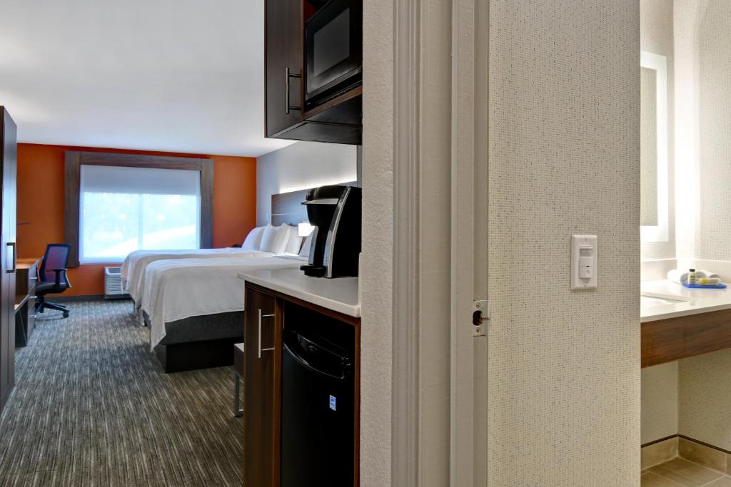 Holiday Inn Express Hotel & Suites Anderson I-85 - HWY 76, Exit 19B by IHG - Queen Suite Met 2 Queensize Bedden En Slaapbank