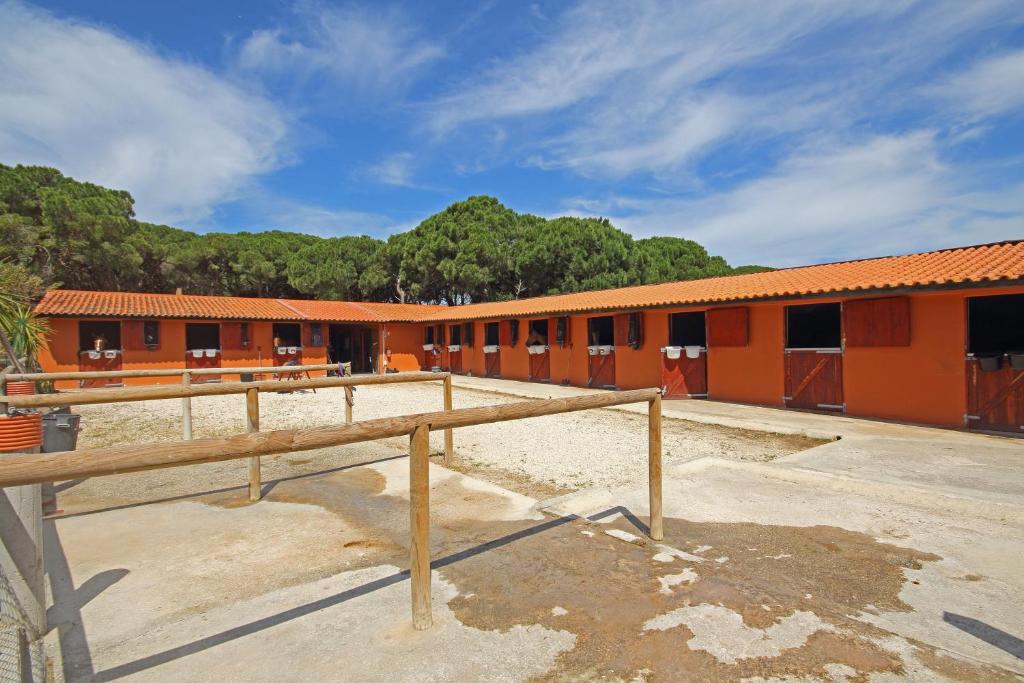 a building with an empty parking lot in front of it at Quinta da Bicuda in Cascais