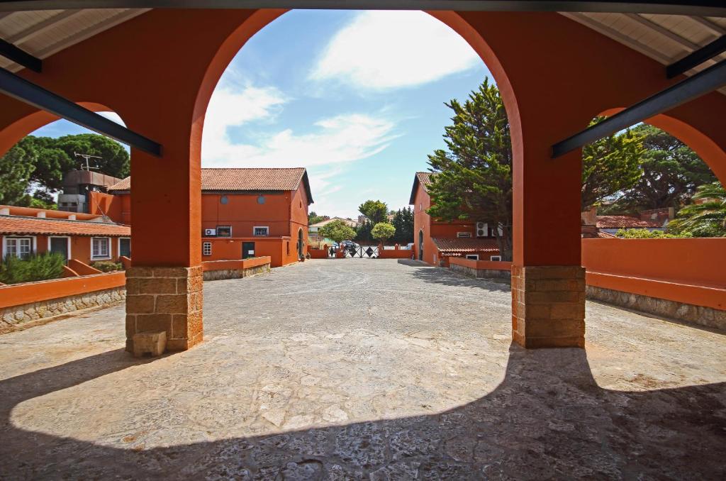 an archway leading into a courtyard of a building at Quinta da Bicuda in Cascais