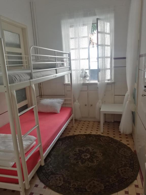 Postel nebo postele na pokoji v ubytování Sasimi Nice Hostel