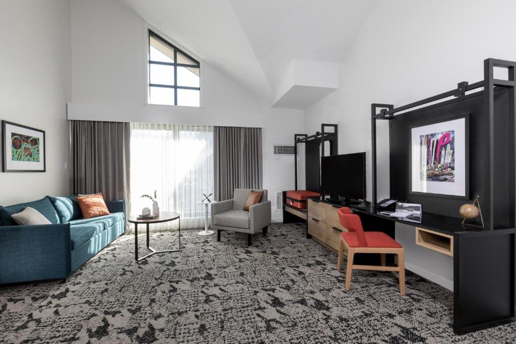TV a/nebo společenská místnost v ubytování The Crystal Lodge