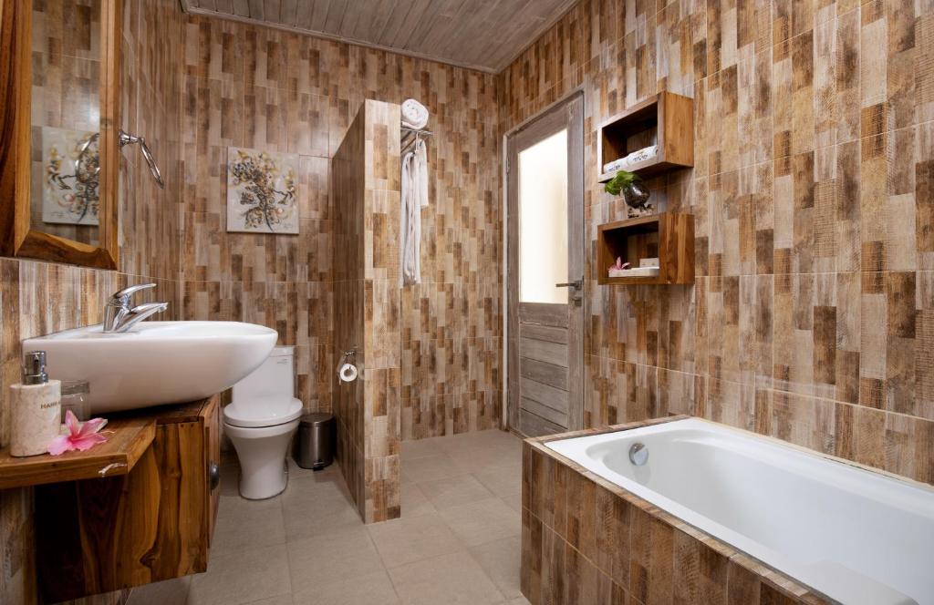 Koupelna v ubytování Abian Taksu Suite & Villas