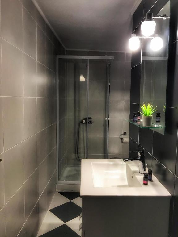 Midway Point Apts - 4