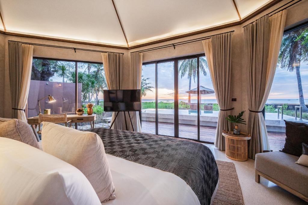 Postel nebo postele na pokoji v ubytování VALA Hua Hin - Nu Chapter Hotels