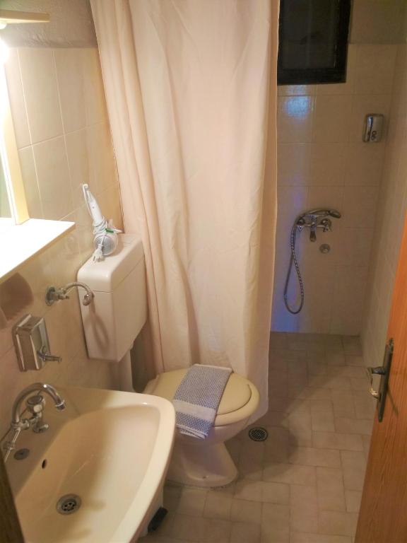 Georgios Rooms - Triple Room